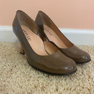 Anyi Lu Spicy Pump Mocha Patent D'Orsay Cork Heel VTG Style Womens Size 37.5 / 7